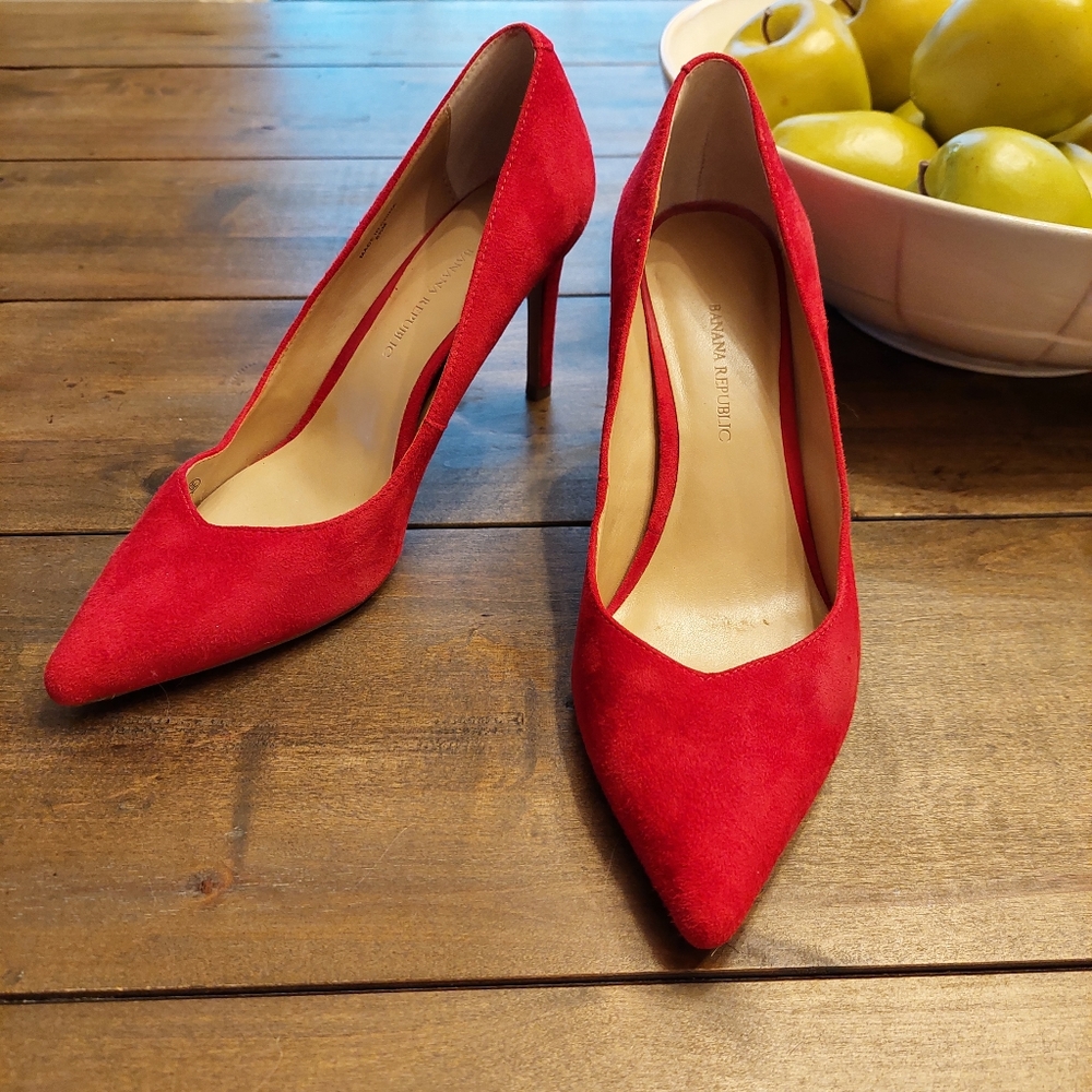 Madison 12 Hr Red Faux Suede Pumps